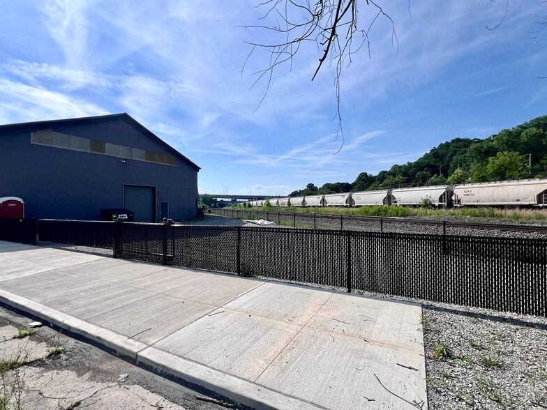 1400 Nixon St, Pittsburgh, PA for sale - Building Photo - Image 2 of 13