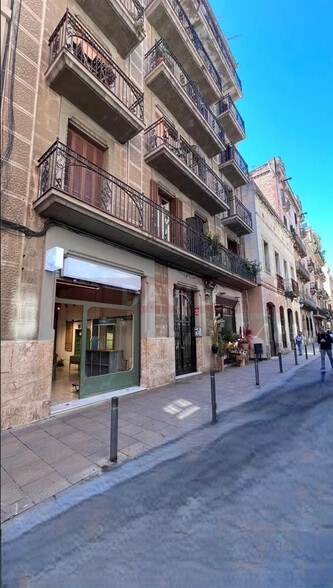 Commerce de détail dans Barcelone, Barcelona à louer - Photo du bâtiment - Image 2 de 2