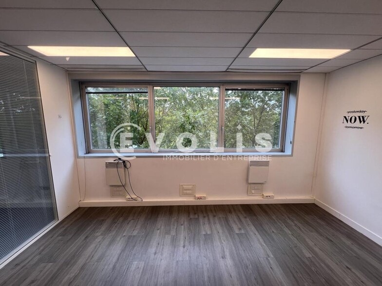 Office in Noisy-le-Grand for lease - Interior Photo - Image 3 of 8
