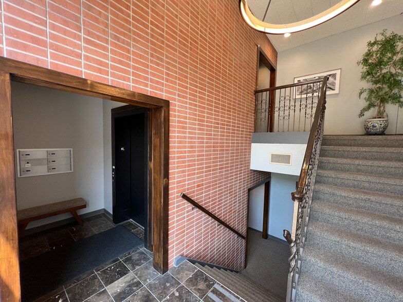 4233 Roanoke Rd, Kansas City, MO à louer - Photo intérieure - Image 3 de 15