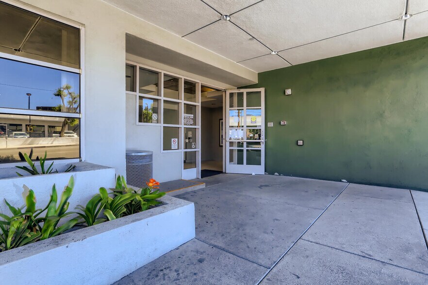 5620 Wilbur Ave, Tarzana, CA à louer - Photo du bâtiment - Image 3 de 6