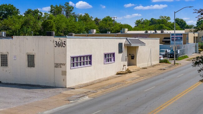 Plus de détails pour 3605 McCart Ave, Fort Worth, TX - Local d'activités à louer