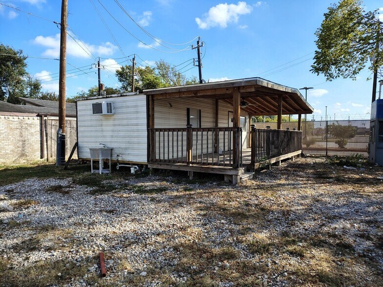 11211 Kitty Brook Dr, Houston, TX à louer - Photo du bâtiment - Image 3 de 18