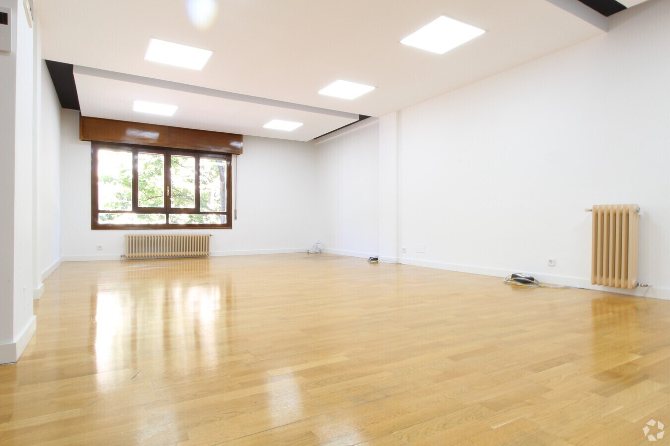 Madrid, MAD 28020 - - - Interior Photo - Image 1 of 5