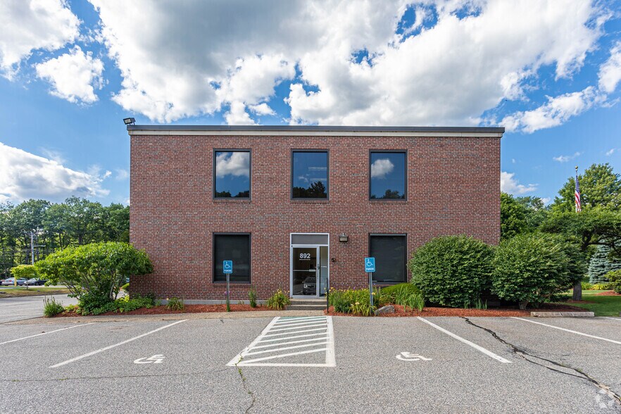 892 Worcester St, Wellesley, MA à louer - Photo du bâtiment - Image 2 de 3