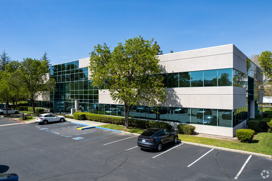 5890 Stoneridge Dr, Pleasanton, CA for lease - Primary Photo - Image 1 of 39