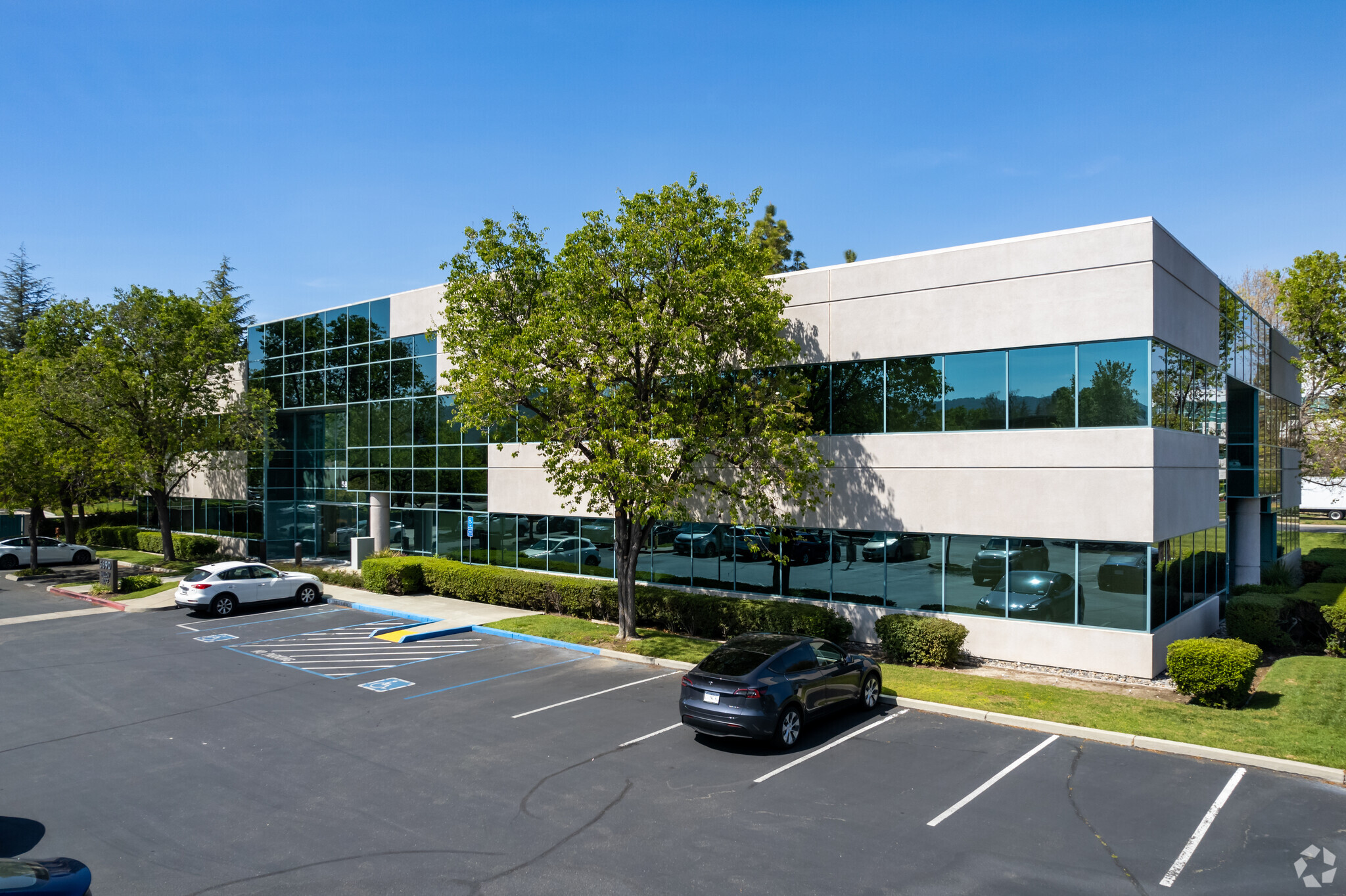 5890 Stoneridge Dr, Pleasanton, CA for lease Primary Photo- Image 1 of 40