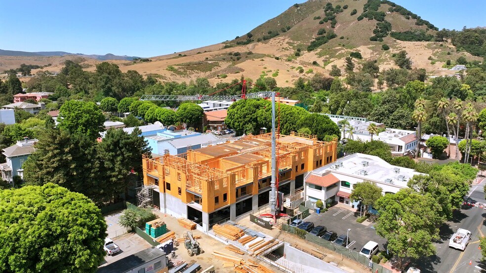 581 Higuera St, San Luis Obispo, CA à louer - Vidéo sur l’inscription commerciale - Image 2 de 19