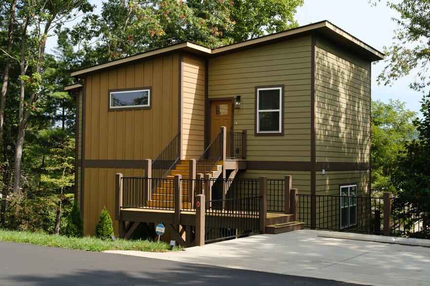 14 Red Maple Dr, Weaverville, NC à vendre - Photo du bâtiment - Image 3 de 38