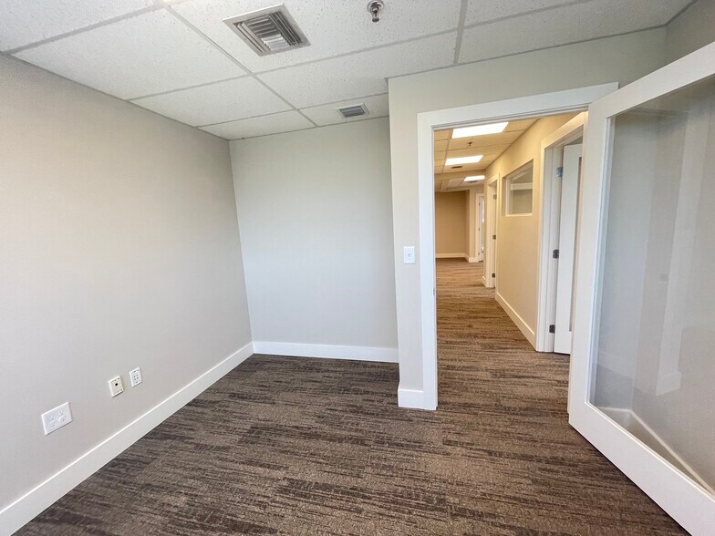 633 S Andrews Ave, Fort Lauderdale, FL for lease - Interior Photo - Image 2 of 29