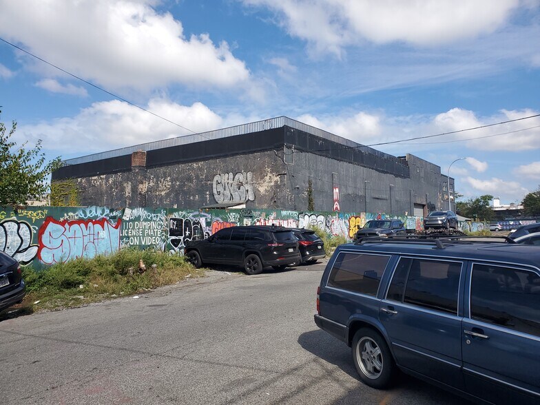 335 Moffat St, Brooklyn, NY à louer - Photo du bâtiment - Image 2 de 17