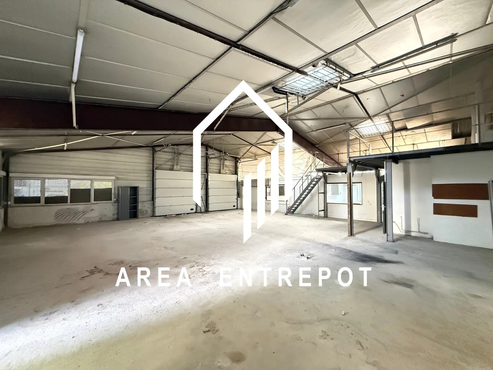 Flex in Marseille for lease Interior Photo- Image 1 of 15