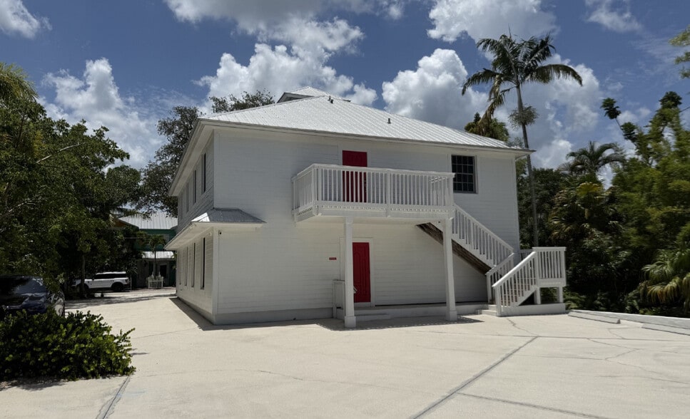 515 SW California Ave, Stuart, FL for sale - Building Photo - Image 2 of 11