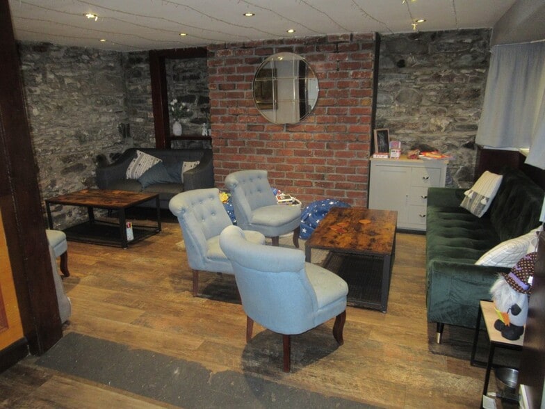 Harbour Row, Isle Of Whithorn for sale - Interior Photo - Image 3 of 33