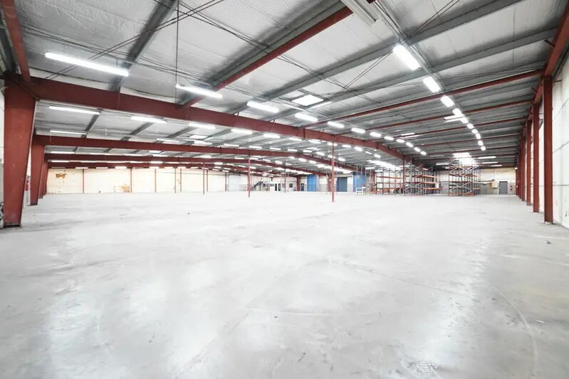 Flex dans Saint-Quentin-Fallavier à louer - Photo du bâtiment - Image 3 de 12