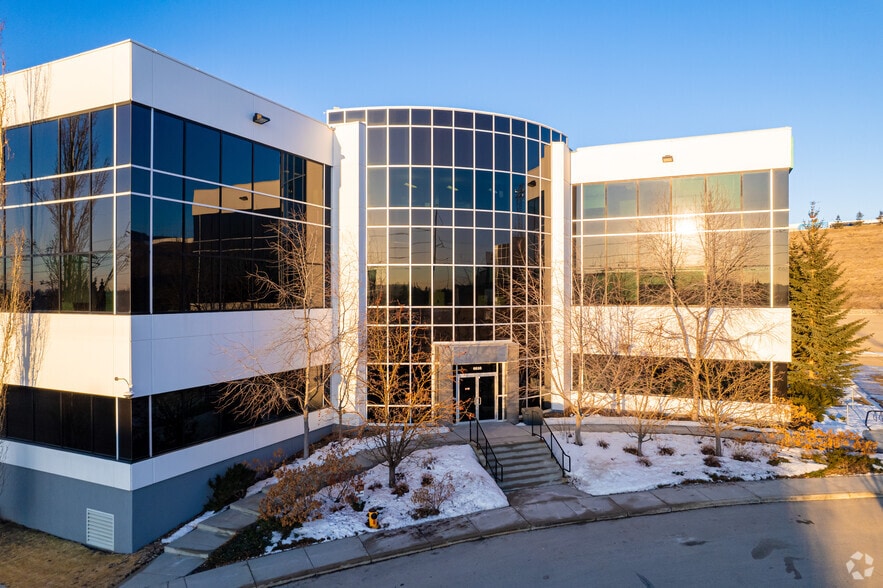 6835 Railway St SE, Calgary, AB for lease - Primary Photo - Image 1 of 15