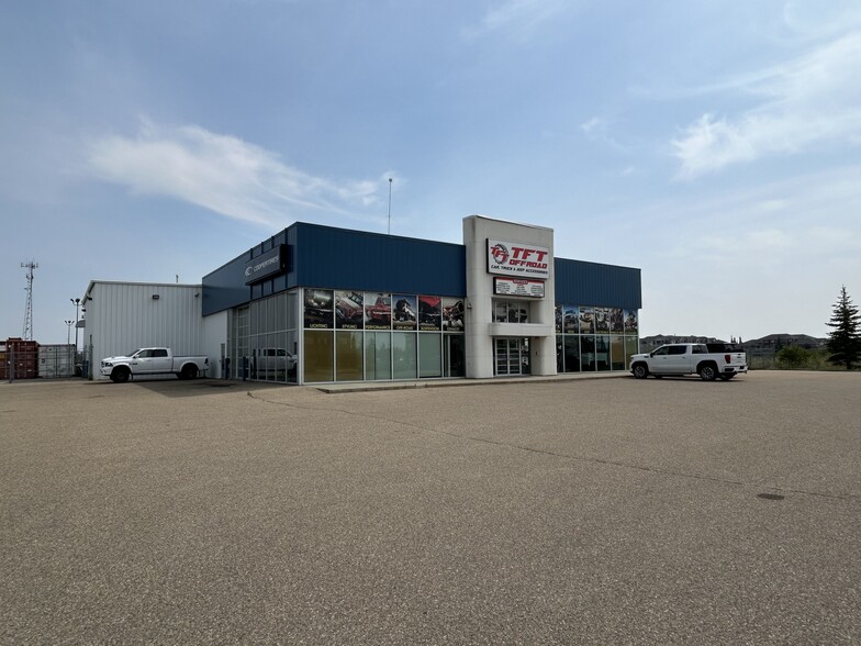 342 Laura Ave, Red Deer County, AB for lease - Building Photo - Image 1 of 22