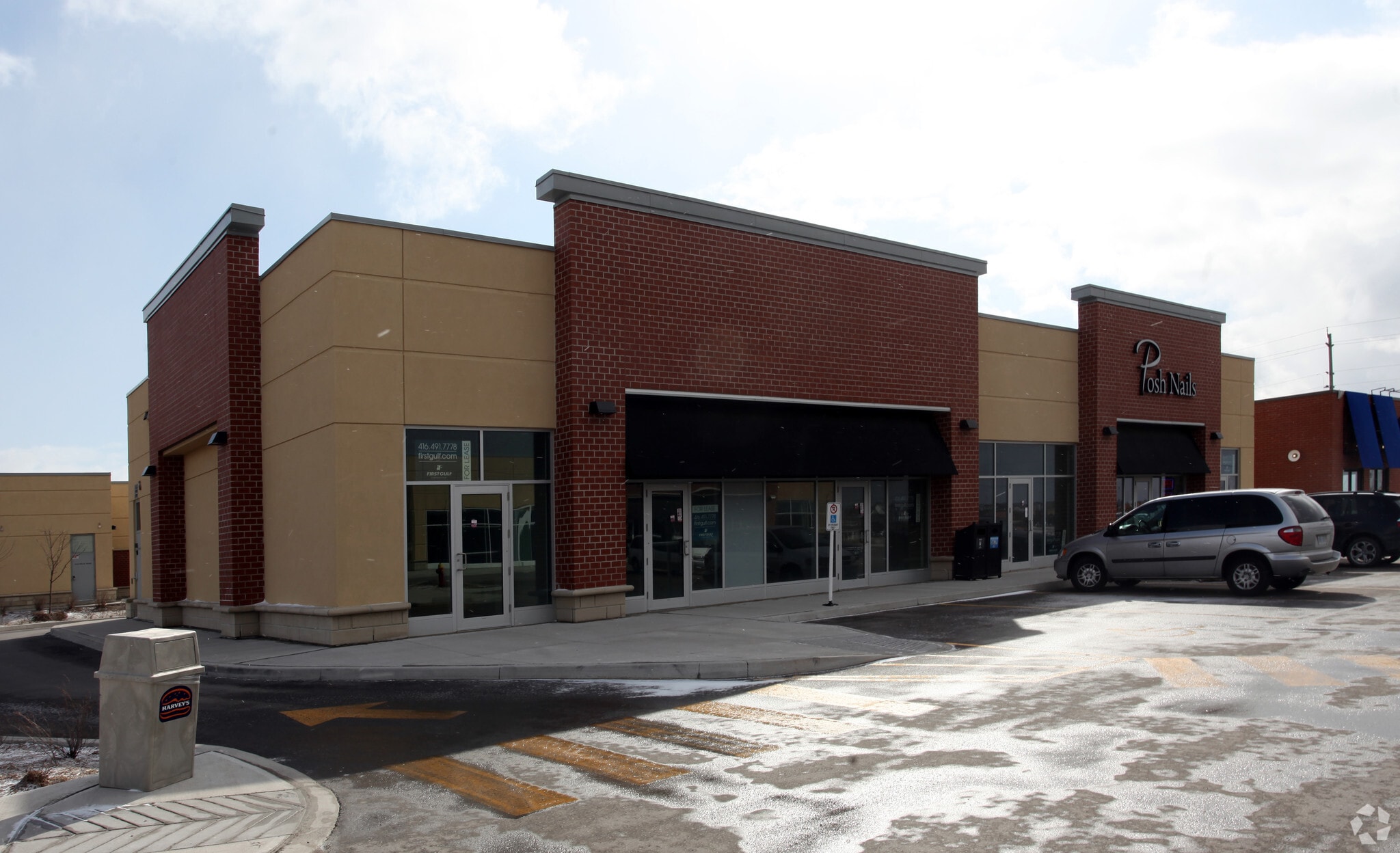 481-489 Holland St W, Bradford West Gwillimbury, ON à louer Photo principale- Image 1 de 8