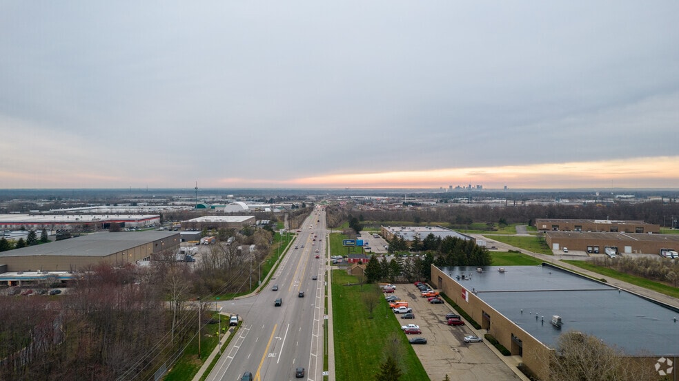 2402-2426 Advanced Business Center Dr, Columbus, OH for lease - Aerial - Image 3 of 7