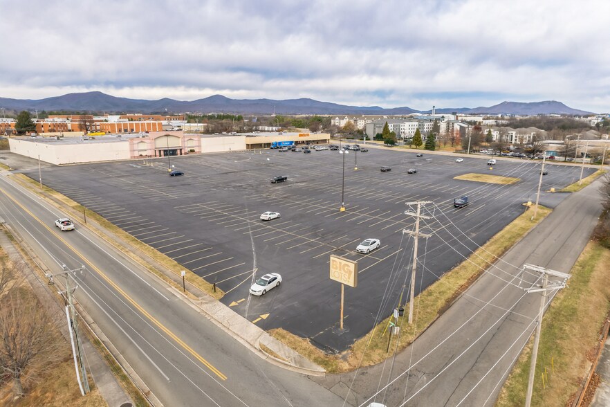 2911-2935 Hershberger Rd NW, Roanoke, VA à vendre - Photo du bâtiment - Image 2 de 3