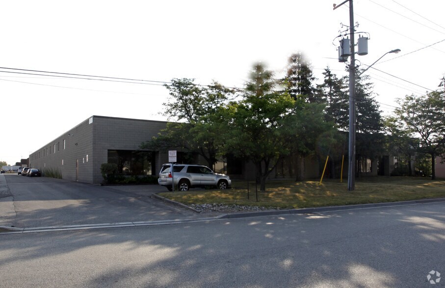 5285 Bradco Blvd, Mississauga, ON for lease - Building Photo - Image 2 of 2