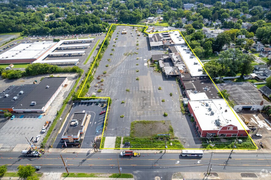 2820 Mt Ephraim Ave, Camden, NJ à vendre - Photo du bâtiment - Image 1 de 4