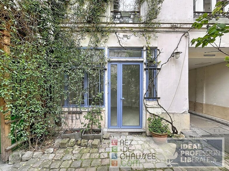 Flex in Paris for lease - Building Photo - Image 1 of 7