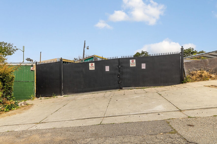 9370 Macarthur Blvd, Oakland, CA à vendre - Photo du bâtiment - Image 2 de 20