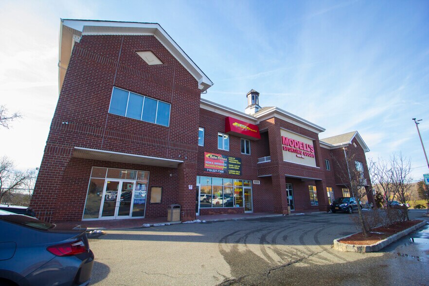 2965 Veterans Rd W, Staten Island, NY à louer - Photo du bâtiment - Image 3 de 7