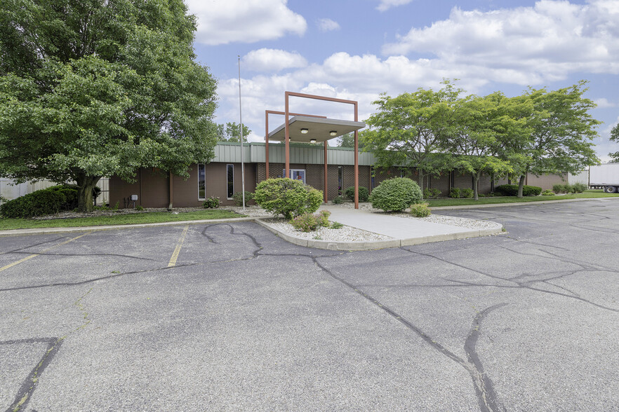 1655 E 12th St, Mishawaka, IN for sale - Building Photo - Image 2 of 26