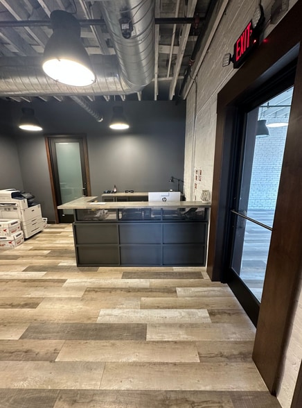 108 N Main St, Crown Point, IN for lease - Interior Photo - Image 2 of 9