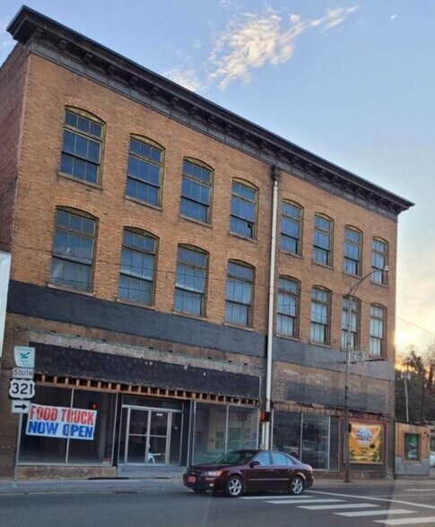 237 E Broadway, Newport, TN à louer - Photo du bâtiment - Image 3 de 4