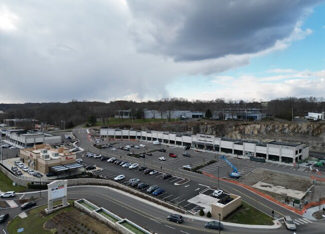 801 Bridgeport Ave, Shelton, CT à louer - Photo du bâtiment - Image 3 de 9