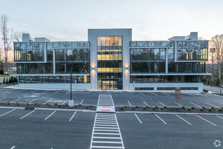 10 Executive Blvd, Suffern, NY à louer - Photo du bâtiment - Image 2 de 19