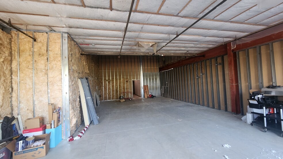 1609 landmark Dr, Cottage Grove, WI for lease - Interior Photo - Image 3 of 15