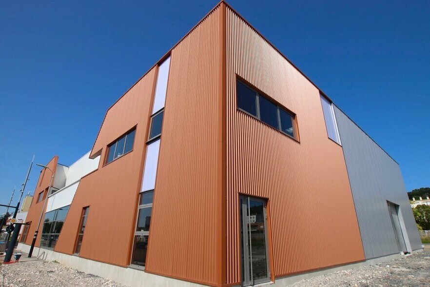 Flex in Le Havre for lease - Building Photo - Image 1 of 4