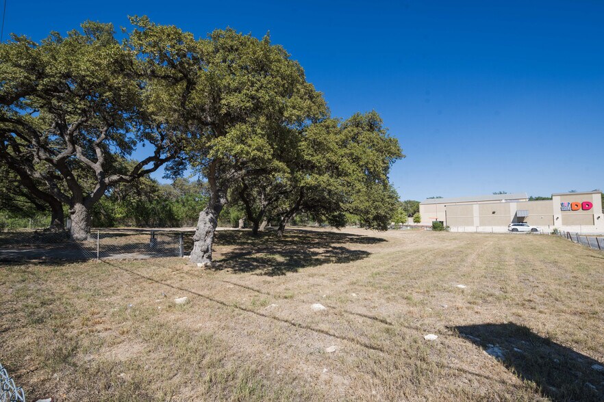 227 Wanda St, Boerne, TX à vendre - Photo du bâtiment - Image 2 de 2