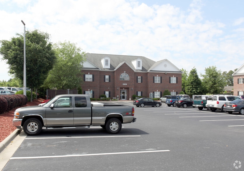 2929 Breezewood Ave, Fayetteville, NC for sale - Primary Photo - Image 1 of 12