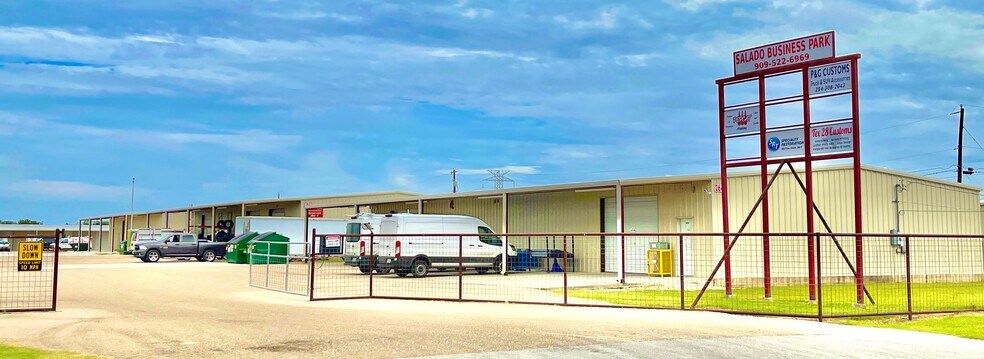 2633 Howard Loop, Salado, TX à louer - Photo du bâtiment - Image 3 de 6