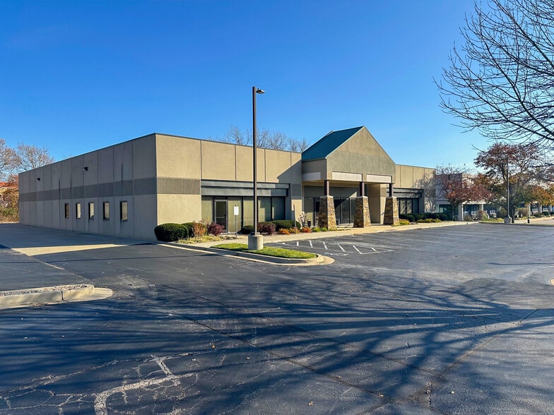 12603 Hemlock St, Overland Park, KS for lease - Primary Photo - Image 1 of 11