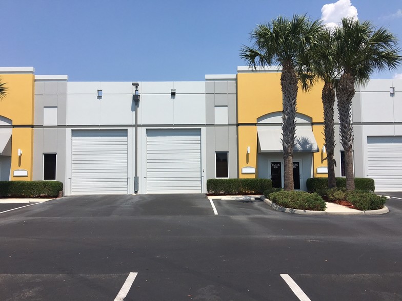 12960 Commerce Lakes Dr, Fort Myers, FL for lease - Building Photo - Image 3 of 17