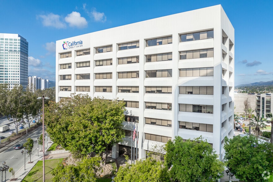 701 N Brand Blvd, Glendale, CA à louer - Photo du bâtiment - Image 2 de 8