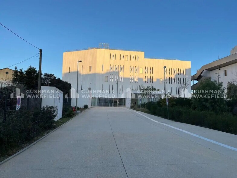 756 Avenue Emile Bodin, La Ciotat à louer - Photo du bâtiment - Image 3 de 9