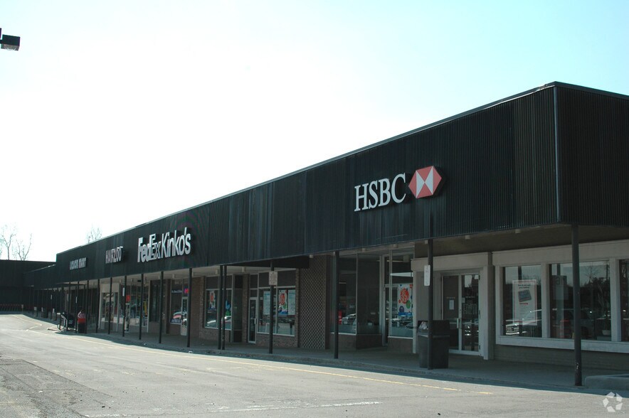 851 Fairport Rd, East Rochester, NY à louer - Photo du bâtiment - Image 3 de 4