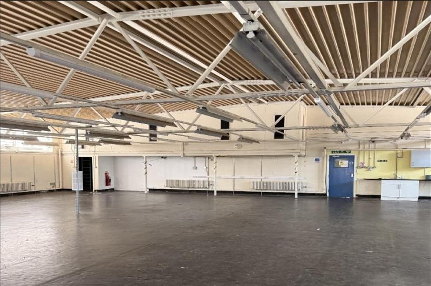 221 Hordern Rd, Wolverhampton for lease Interior Photo- Image 1 of 4