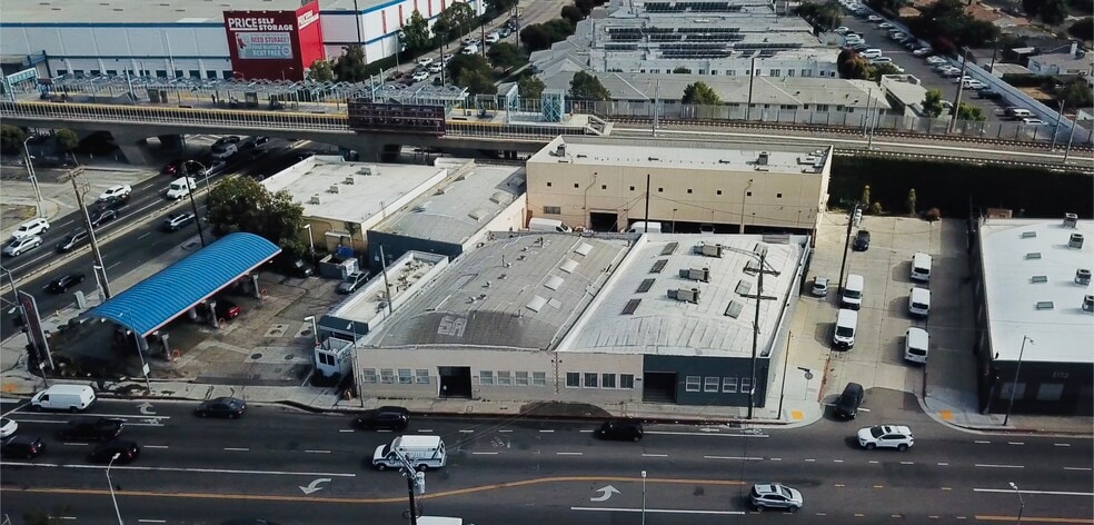 5112 W. Jefferson Blvd. portfolio of 2 properties for sale on LoopNet.ca - Building Photo - Image 2 of 29