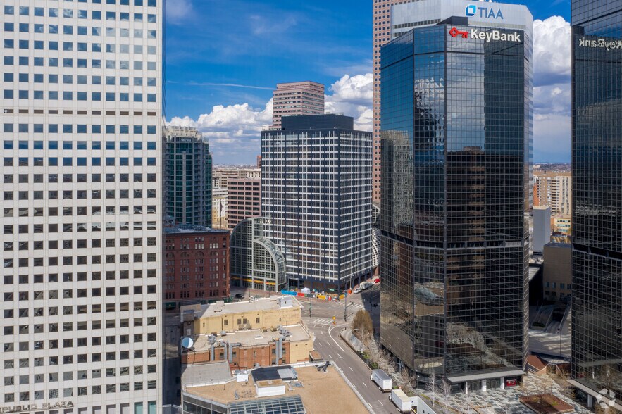 1700 Broadway, Denver, CO à louer - Photo du bâtiment - Image 2 de 31