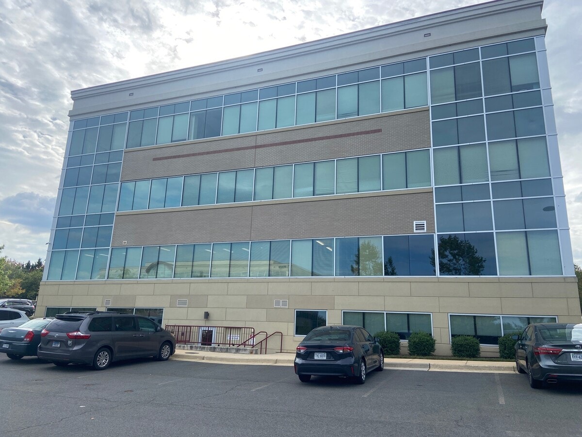 19490 Sandridge Way, Lansdowne, VA 20176 - Unité 50,60 -  - Photo intérieure - Image 1 of 8