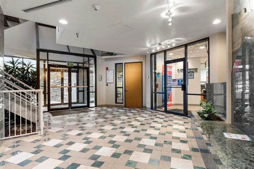 6901 S Pierce St, Littleton, CO à louer - Hall d’entrée - Image 2 de 7