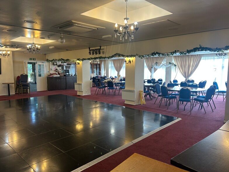 Reigate Hl, Reigate for lease - Building Photo - Image 2 of 5